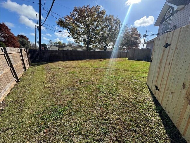 Building Photo - 1016 Greenspoint Dr