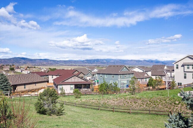 Foto del edificio - 3 Bedroom, 3 Bth Townhome with 2 Car Garage