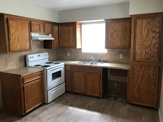Building Photo - 3 br, 1.5 bath House - 5217 Williams Dr.