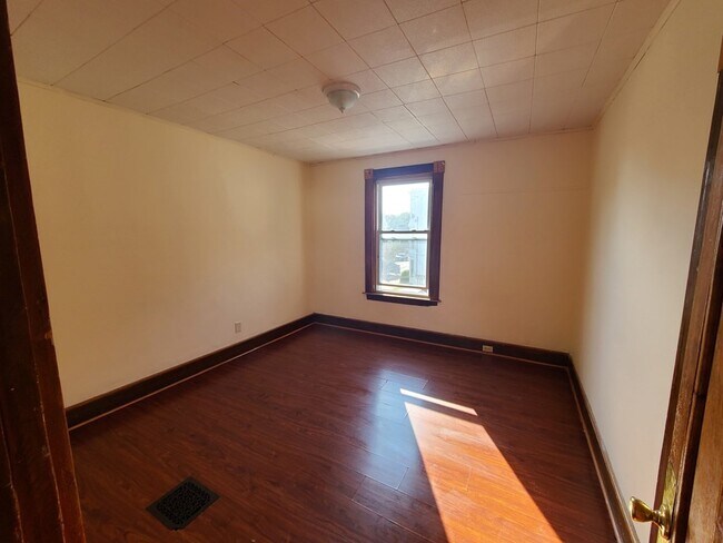 Foto del edificio - 405 Chatham St