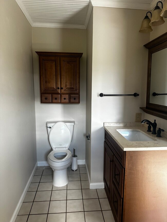 Downstairs half bath - 4B Kimberly Ct