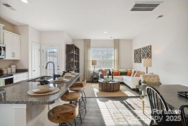 Foto del edificio - 8435 Jane Dr