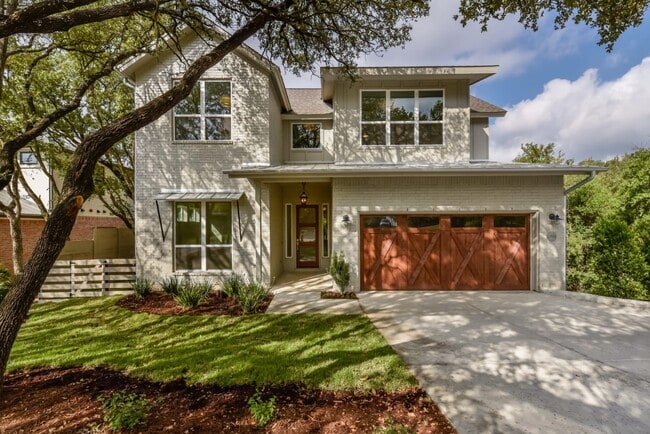 Building Photo - 2704 Rollingwood Dr