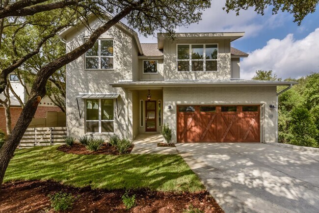 Foto del edificio - 2704 Rollingwood Dr