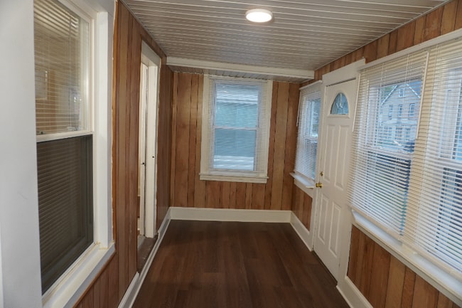 Photo - 210 Center St House