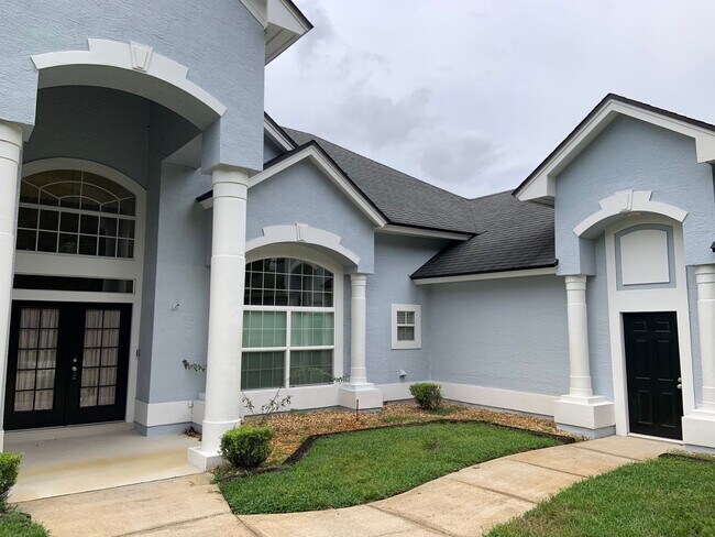 Foto del edificio - 5 Bedroom/3.5 Bathroom Pool Home On Cul-De-Sac Minutes from Downtown Windermere!!!
