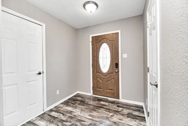 Foto del edificio - Beautiful 3-Bedroom Home in Fishers