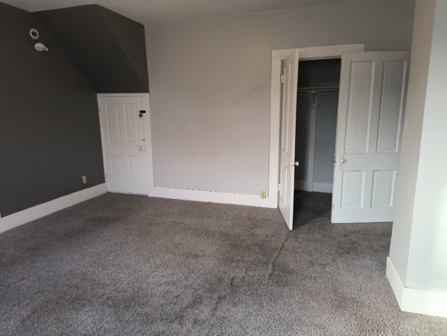 Building Photo - 2621 Mt Vernon Ave