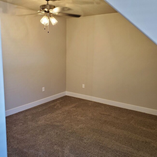 Foto del edificio - Welcoming 2 Bed, 2.5 Bath Townhouse