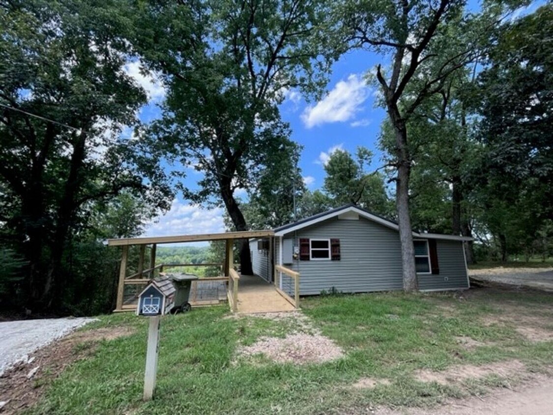 Primary Photo - Lake View