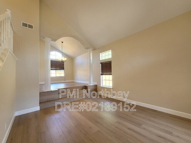 Building Photo - 167 Harvest Dr