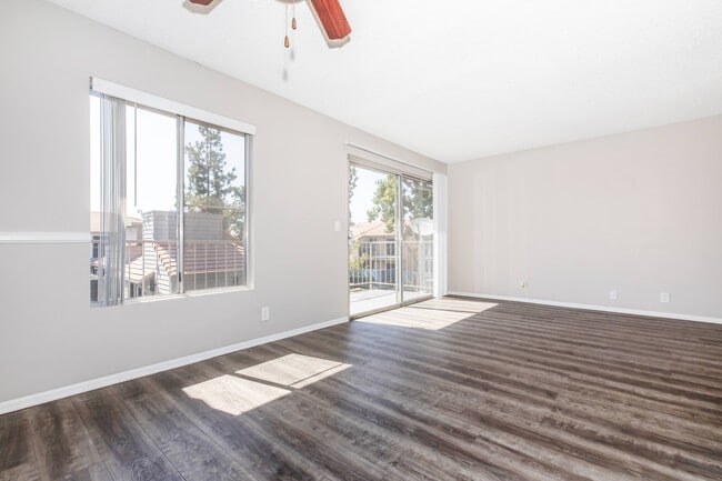 Building Photo - Sierra Vista Apartments