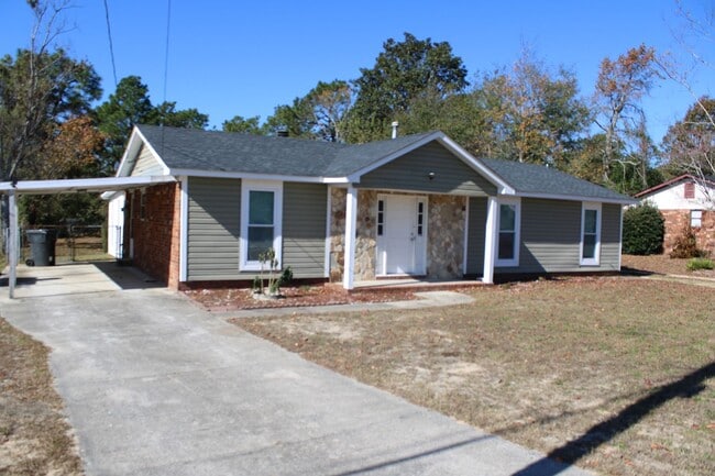 Building Photo - 3 Bedroom 2 Bath In Hephzibah!