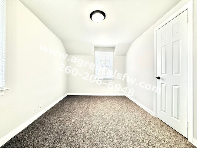 Building Photo - 3 Bedroom House