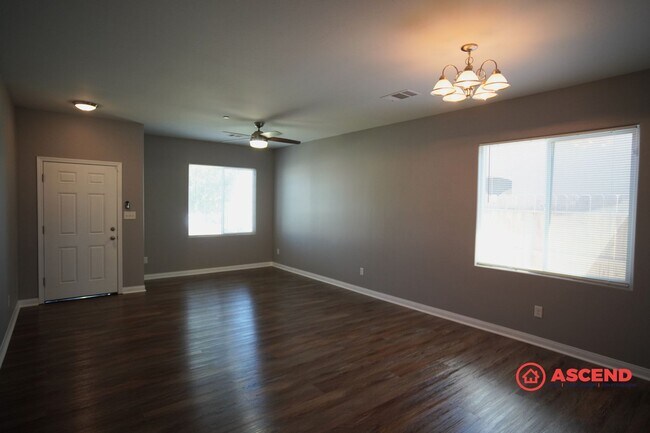 Foto del edificio - Beautiful 4 Bedroom SW Home Close to Freeway!