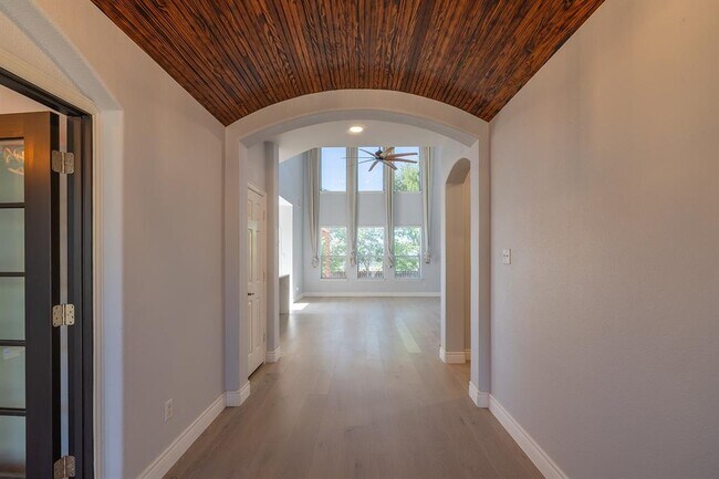 Foto del edificio - 708 Rolling Brook Ln