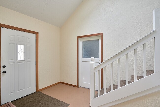 Foto del edificio - 7-Bedroom House in Dundee on Hwy 99W