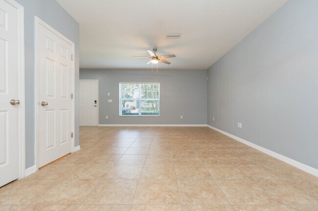 Foto del edificio - 15939 Fishhawk View Dr