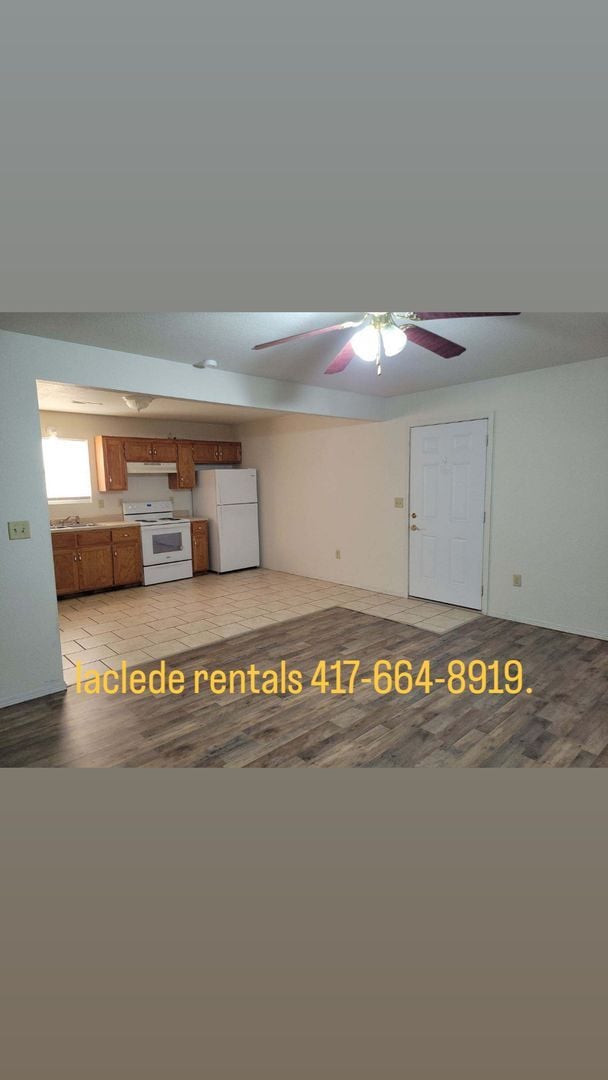 Building Photo - 3 BEDROOM , 2 BATH