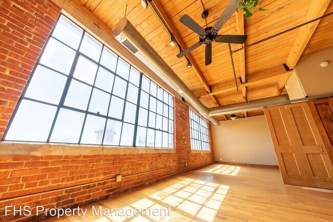 Foto del edificio - 1 br, 1.5 bath House - 601 N National #308