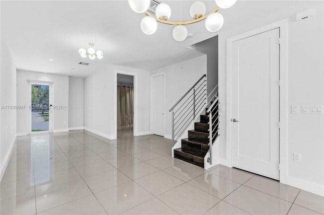 Foto del edificio - 6410 NW 105th Pl