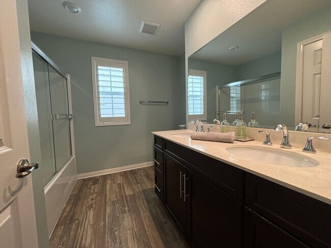 Building Photo - COMING SOON! 3 Bedroom Home for Rent in Fi...