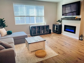 Building Photo - 15423 Admiralty Way