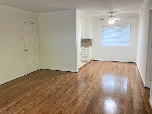 Foto del edificio - 1438 S Barrington Ave