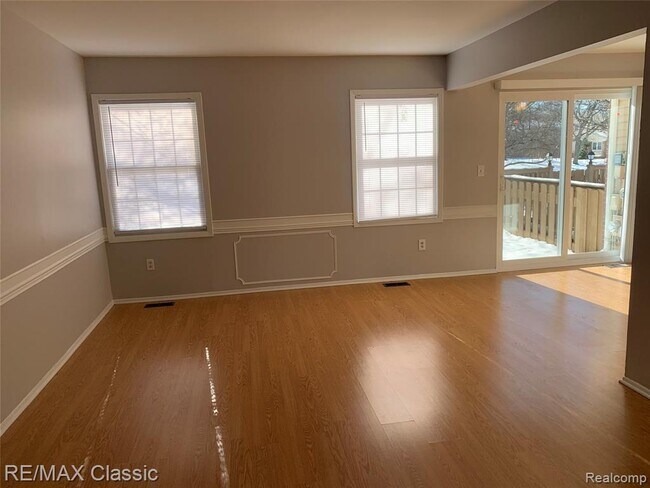 Building Photo - 1755 Brentwood Dr