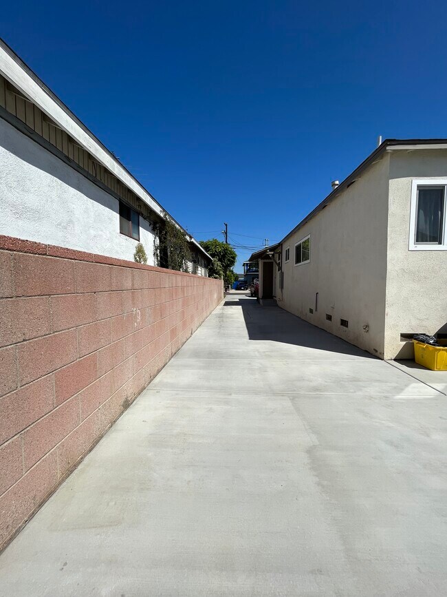 Building Photo - 16825 La Salle Ave