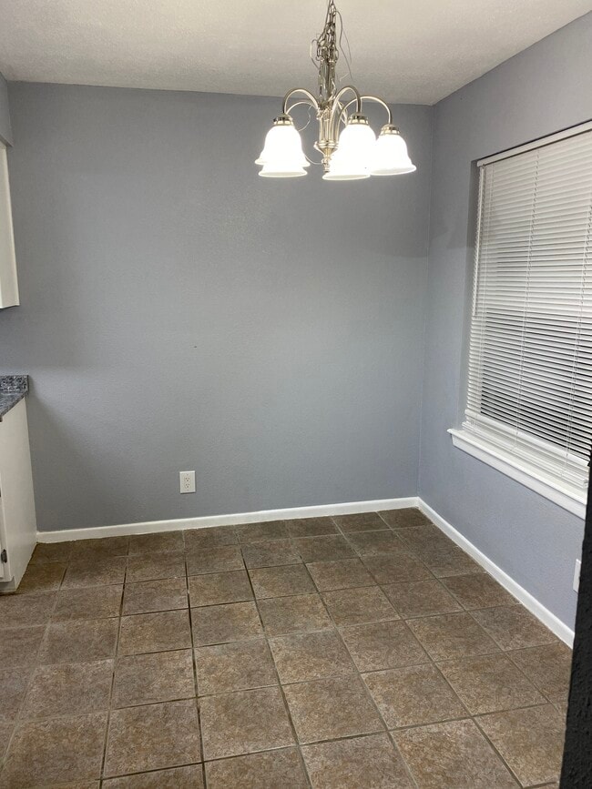 Foto del edificio - 1412 E Hillside Rd
