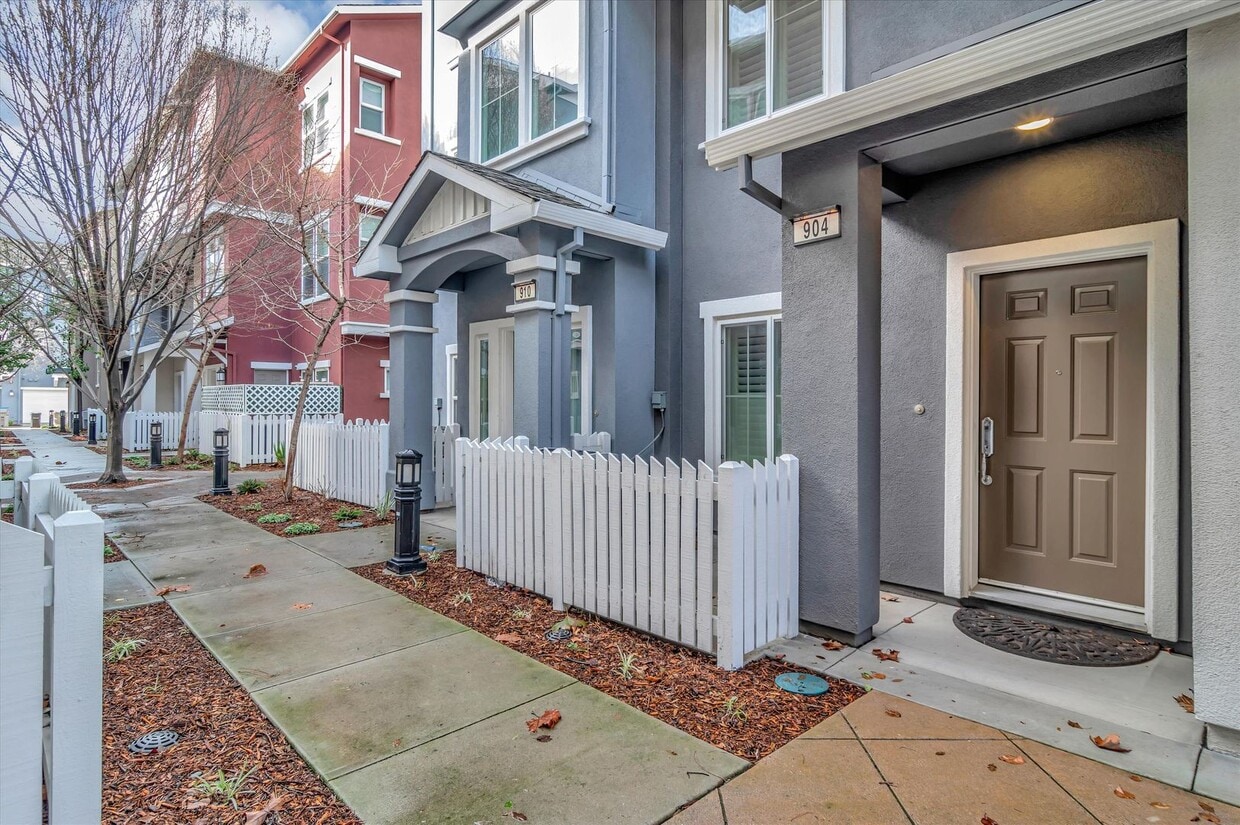 2 Bedroom 2.5 Bathroom Townhome Townhome Rentals in San