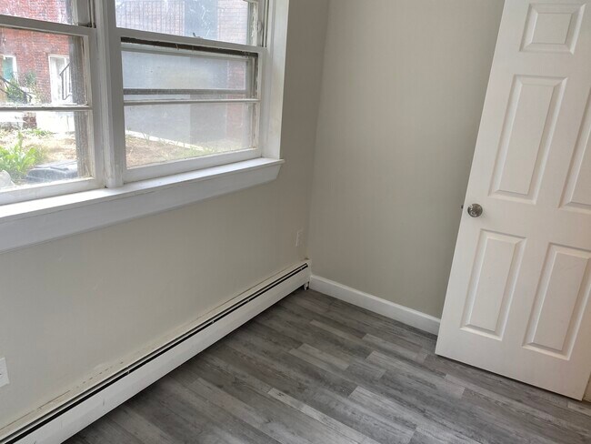 Foto del edificio - 479 Roseville Ave