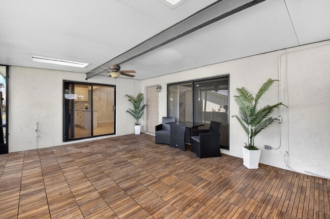 Building Photo - 717 NW 29th Ave