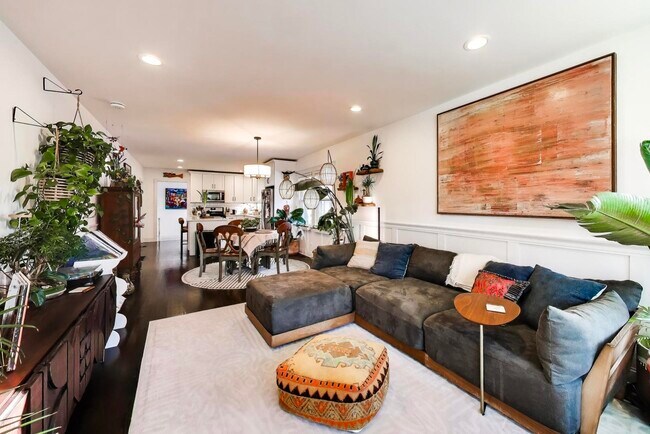 Foto del edificio - 7431 Warren St