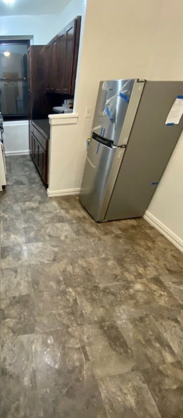 Building Photo - 250 E 178th St