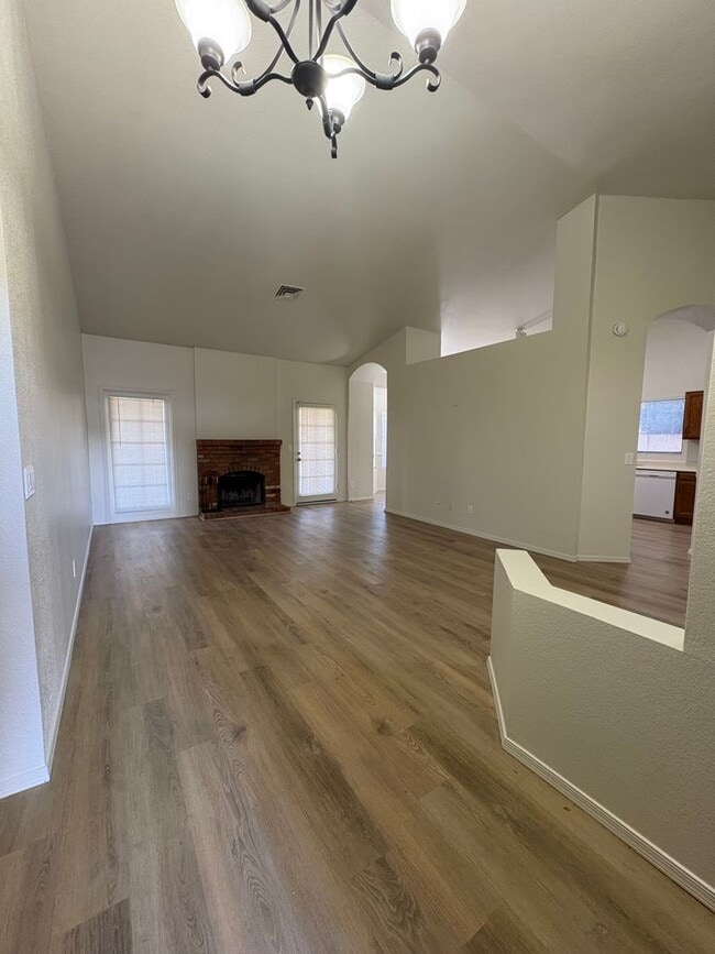 Building Photo - 1518 W Antiqua Dr