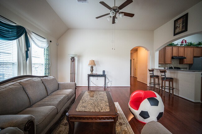 Foto del edificio - 4138 Falvel Shadow Creek Dr