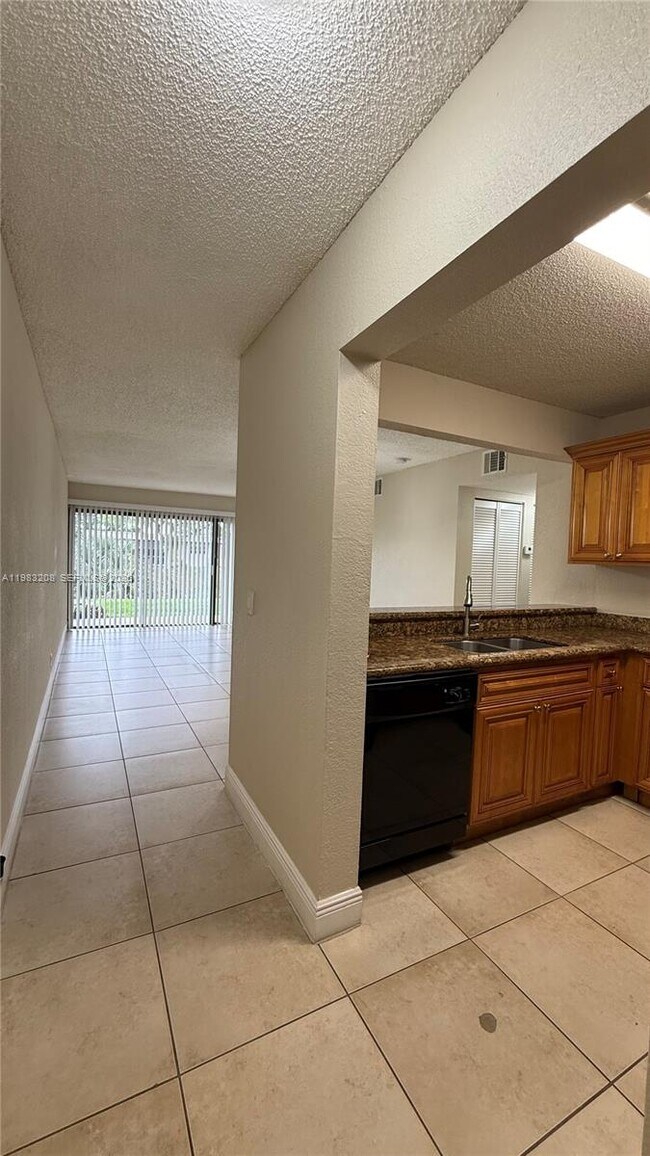 Building Photo - 1500 Lake Crystal Dr