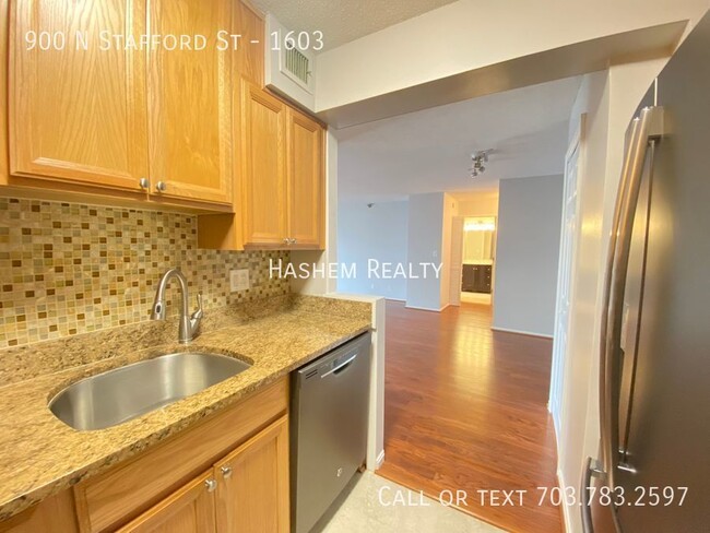 Building Photo - Stunning 2 bedroom Condo in the Heart of B...