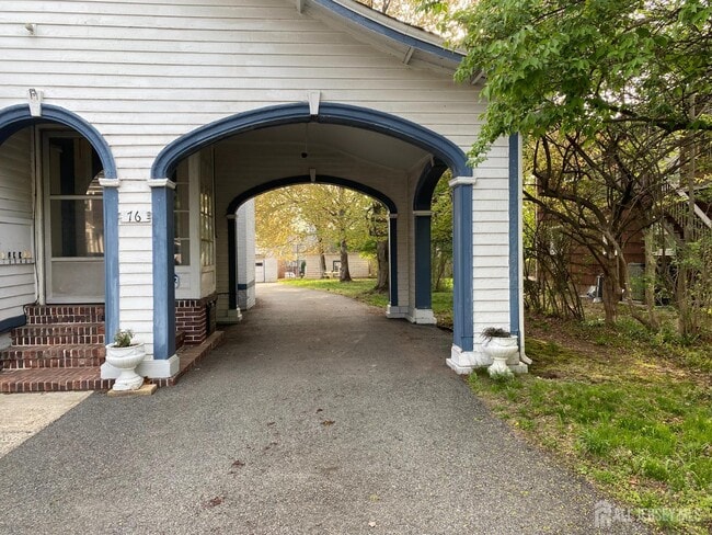 Building Photo - 76 S Adelaide Ave