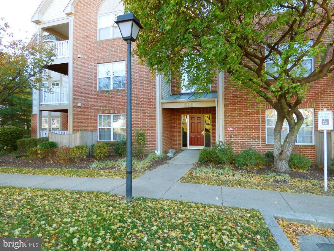 619 Admiral Dr Unit 102, Annapolis, MD 21401 Condo for Rent in