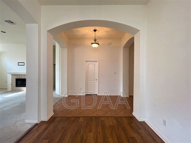 Building Photo - 1605 Belvedere Pl