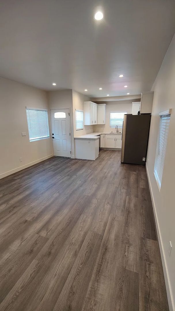 Building Photo - 4BD/2BA on East Falls! Newer Build & Rooft...