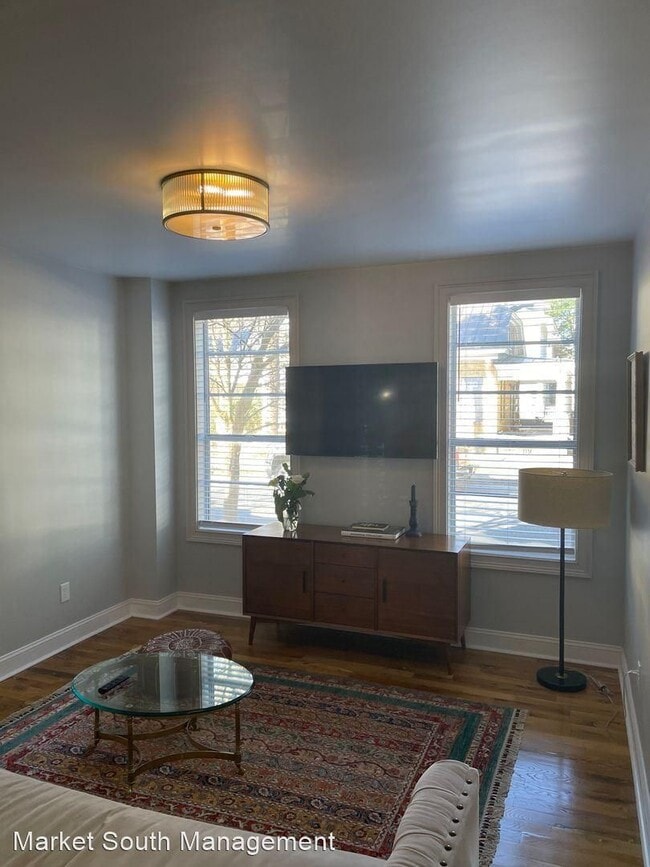 Building Photo - GORGEOUS UNIT NEAR STARLAND/SCAD