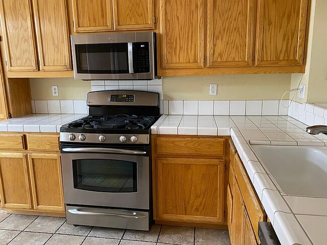 Foto del edificio - 3586 Fitzsimmons Cmn