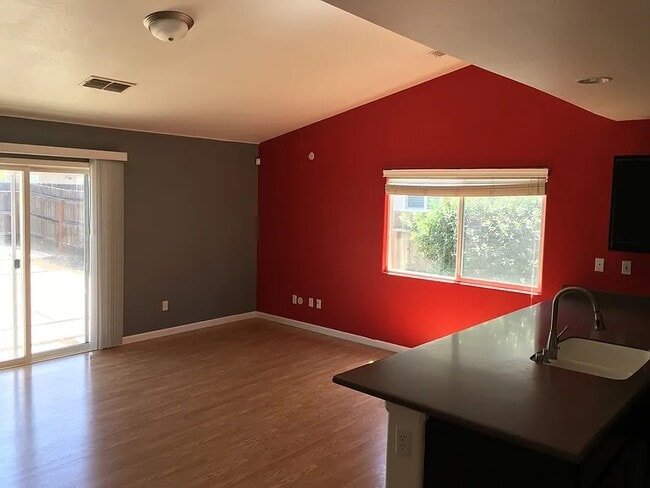 Foto del edificio - 6443 E Woodward Ave