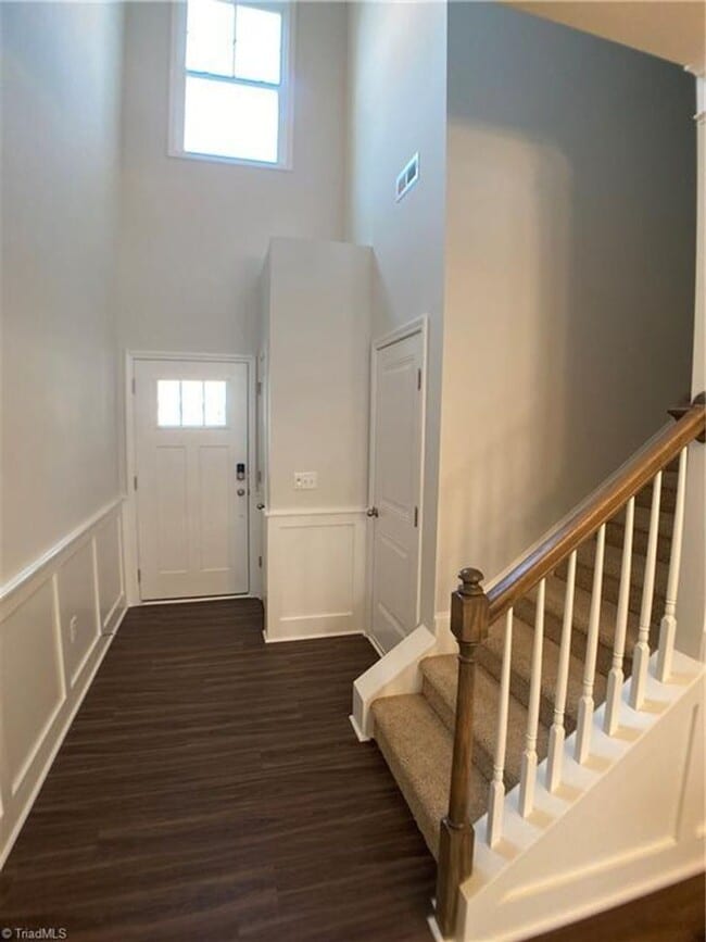 Building Photo - BEAUTIFUL Townhouse in Finley Ridge