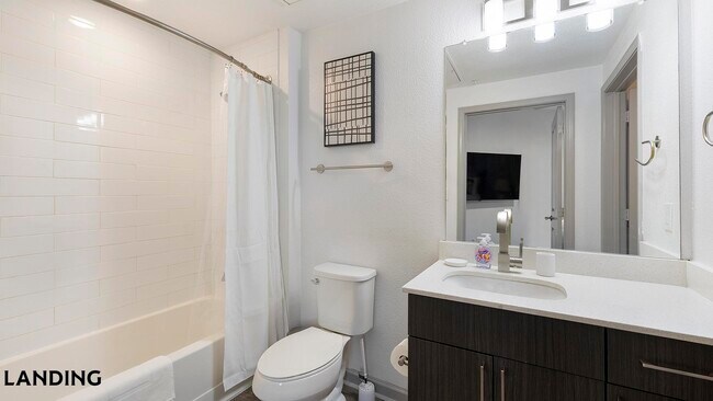 Foto del edificio - 1001 S Center St