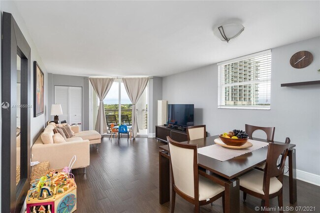 Foto del edificio - 2400 SW 3rd Ave